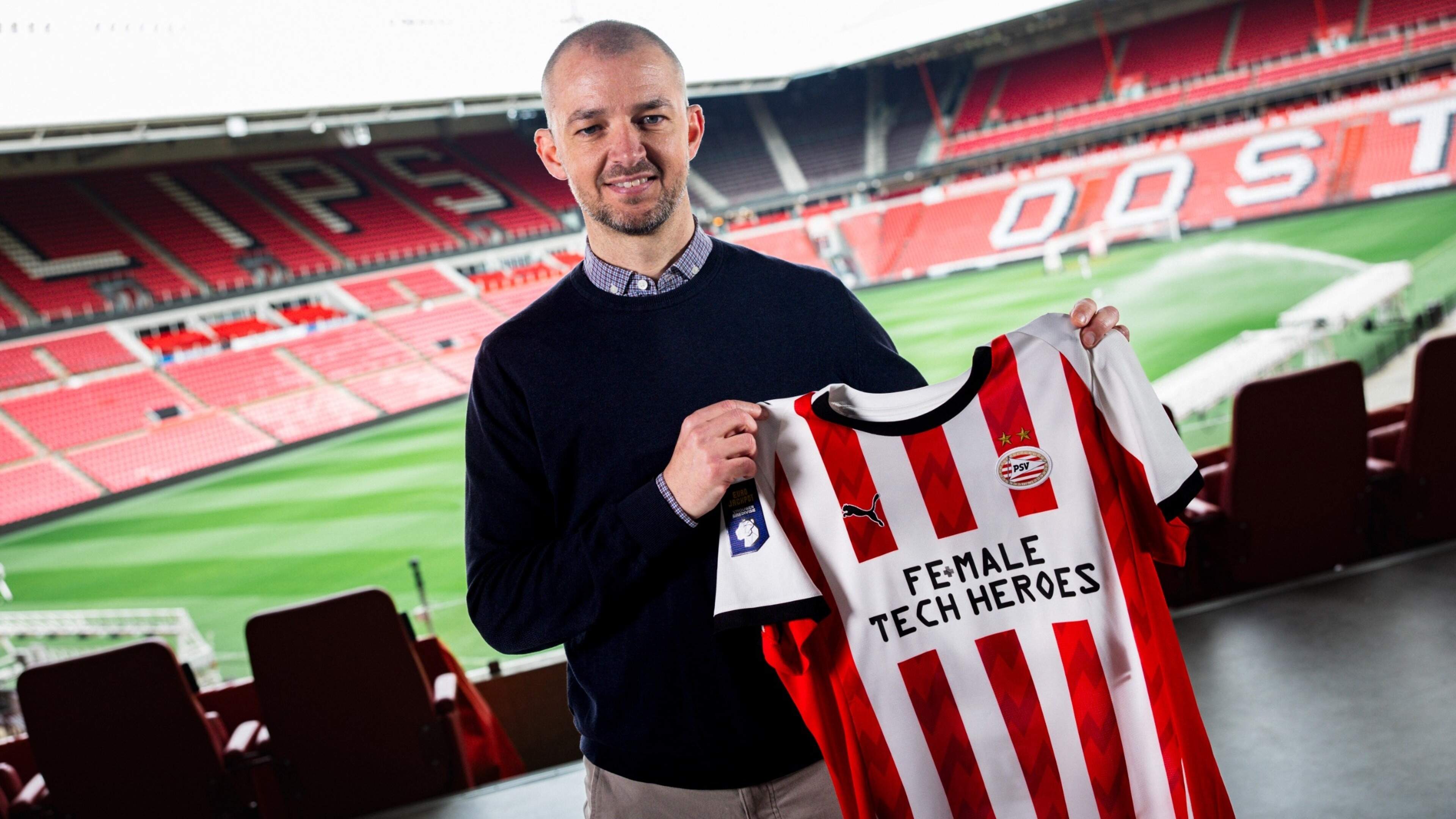 PSV strikt Deen Kasper Kurland (47) als nieuwe hoofdtrainer van de vrouwen